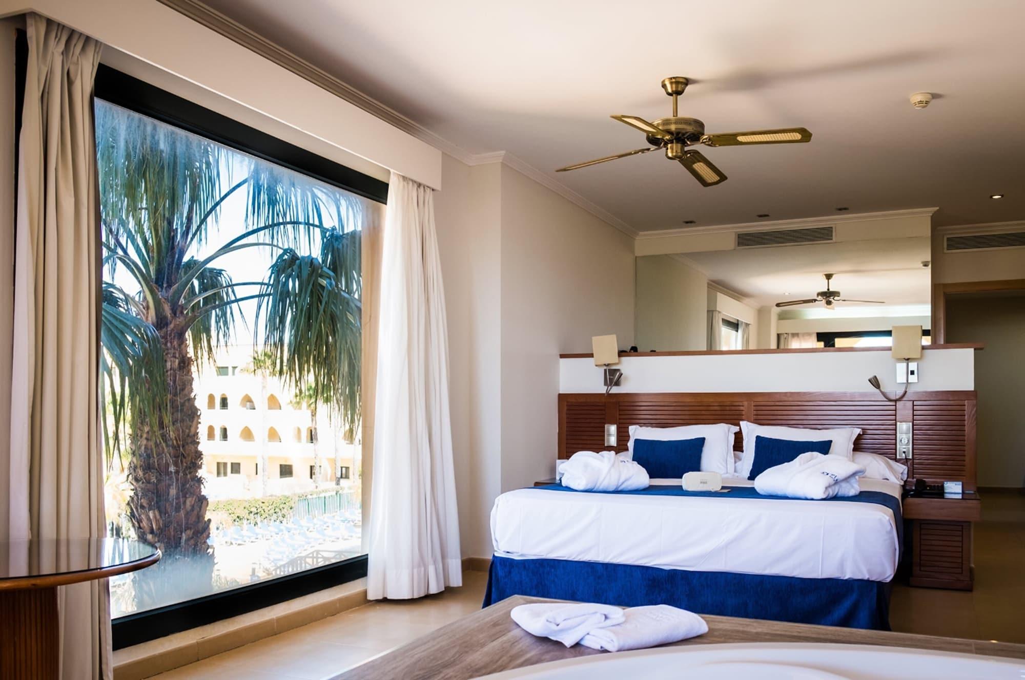 Resort Playamarina 4*
